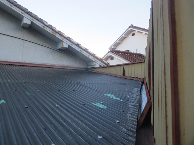 明石市　S様　倉庫屋根before